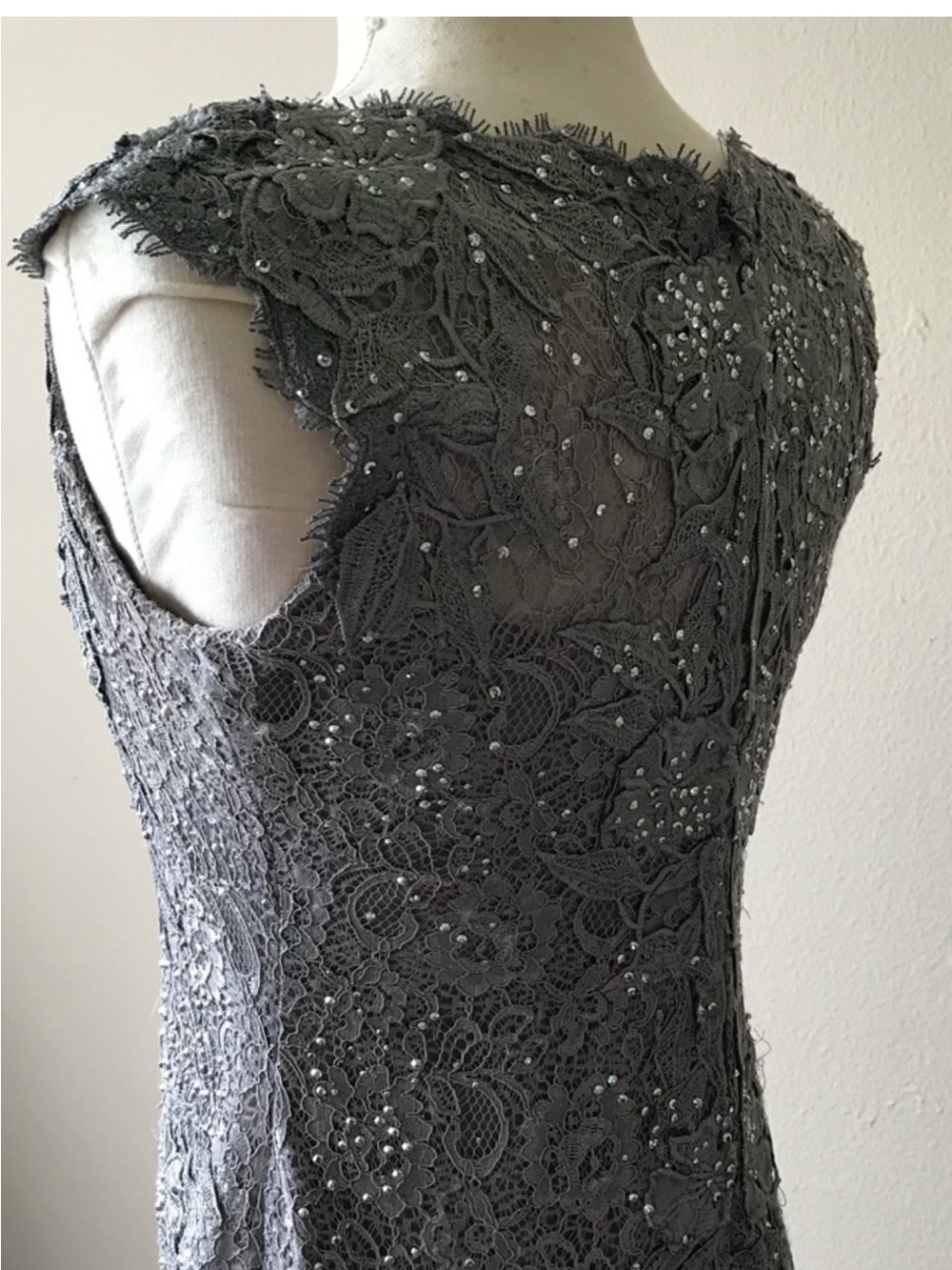 Rina di Montella Elegant Lace Off-Shoulder Evening Gown in Gray - Picture 4 of 6